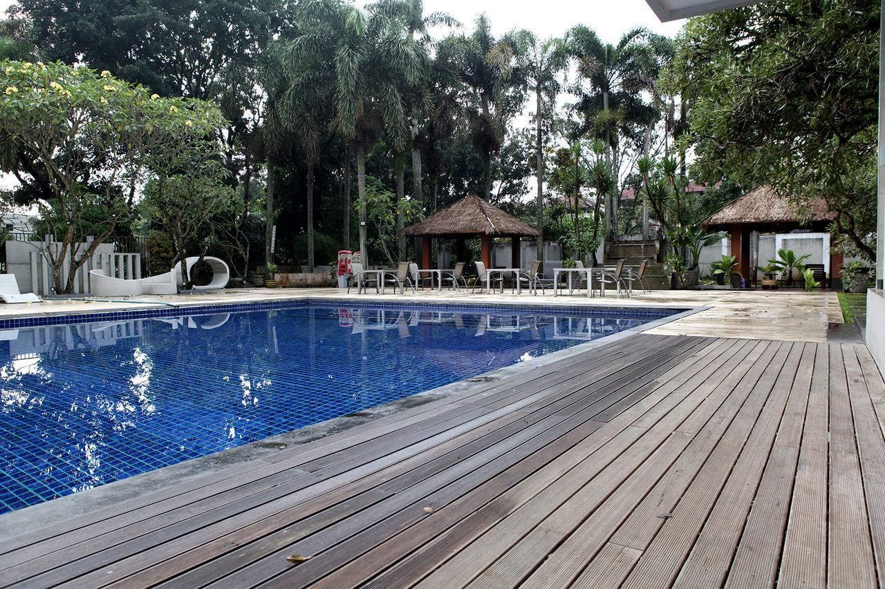 Hotel Reddoorz Premium @ Ciumbuleuit Atas 4*