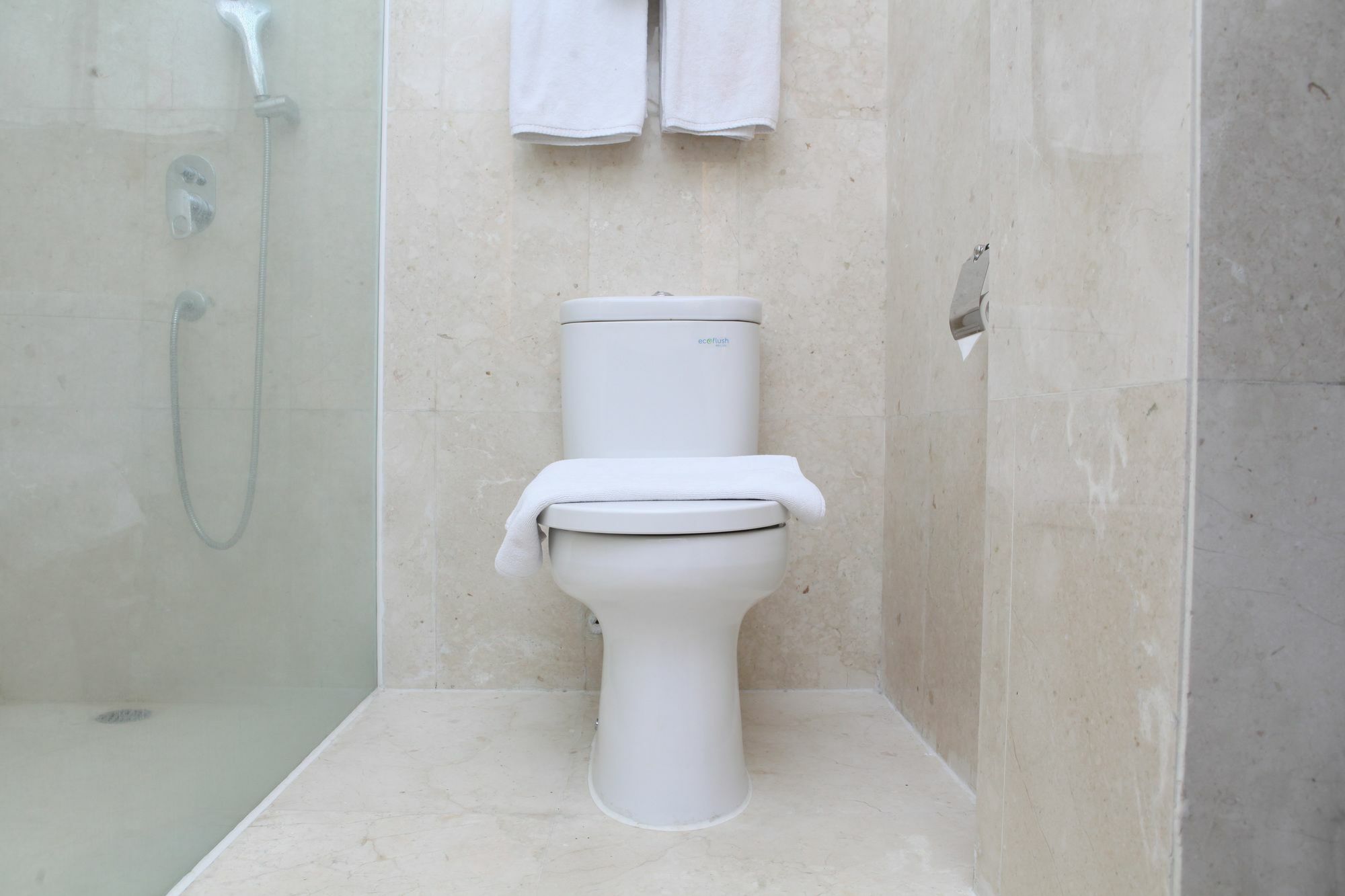 Reddoorz Premium @ Ciumbuleuit Atas 4*